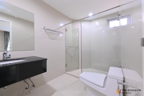 Condo in Bangkok, Thailand, 5 bedrooms № 184719 - photo 8