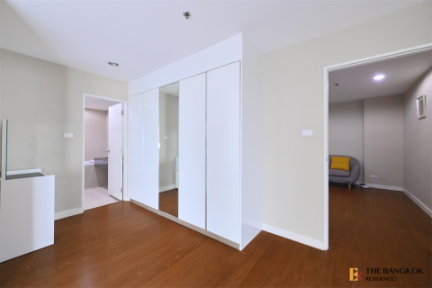 Condo in Bangkok, Thailand, 5 bedrooms № 184721 - photo 2
