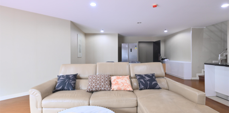 Condo in Bangkok, Thailand, 5 bedrooms № 184721