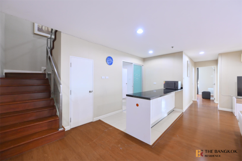 Condo in Bangkok, Thailand, 5 bedrooms № 184721 - photo 3