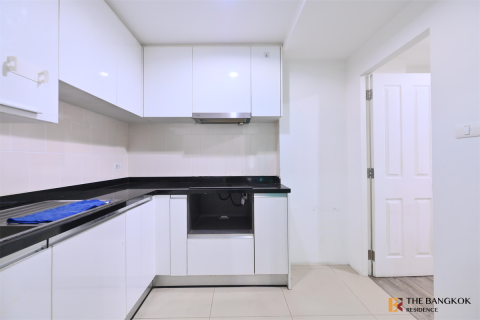 Condo in Bangkok, Thailand, 5 bedrooms № 184721 - photo 9