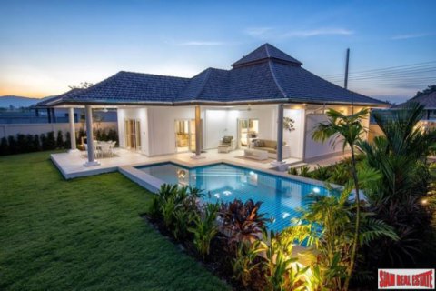 Villa in Hua Hin, Thailand 3 bedrooms № 193846 - photo 1