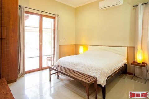 Villa in Hua Hin, Thailand 4 bedrooms № 193852 - photo 3