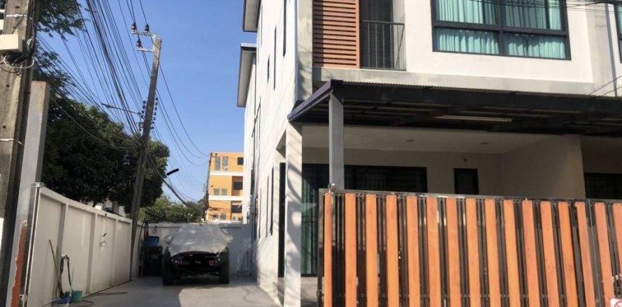 Таунхаус в Бангкоке, Таиланд с 4 спальнями  № 173012