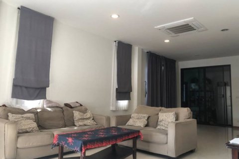 Таунхаус в Бангкоке, Таиланд с 4 спальнями  № 173012 - фото 3