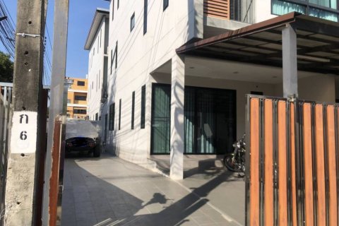 Таунхаус в Бангкоке, Таиланд с 4 спальнями  № 173012 - фото 2