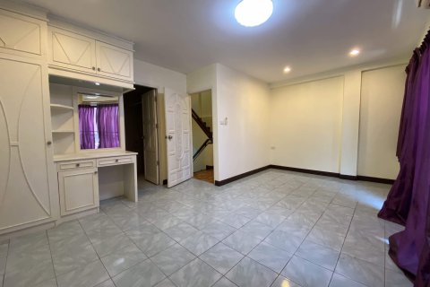 Townhouse in Khlong Toei, Bangkok, Thailand 4 bedrooms № 140159 - photo 23
