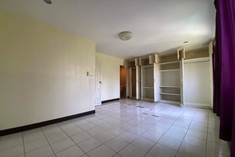 Townhouse in Khlong Toei, Bangkok, Thailand 4 bedrooms № 140159 - photo 26