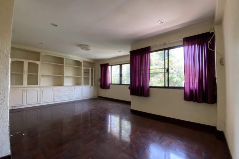 Townhouse in Khlong Toei, Bangkok, Thailand 4 bedrooms № 140159 - photo 12