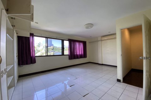 Townhouse in Khlong Toei, Bangkok, Thailand 4 bedrooms № 140159 - photo 2