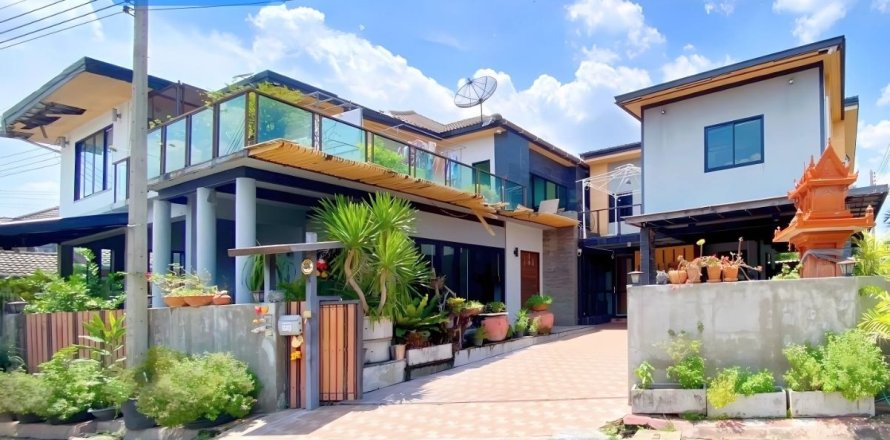 House in Rangsit, Thailand 6 bedrooms № 163142