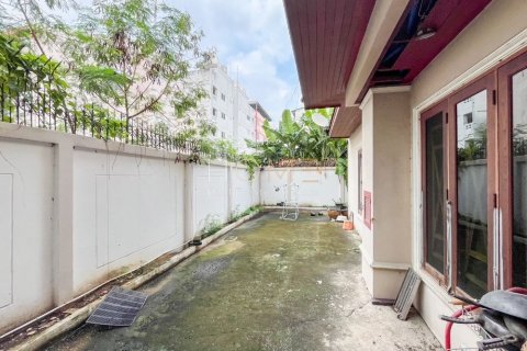 Land in Sathon, Bangkok, Thailand 1568 sq.m. № 163146 - photo 3