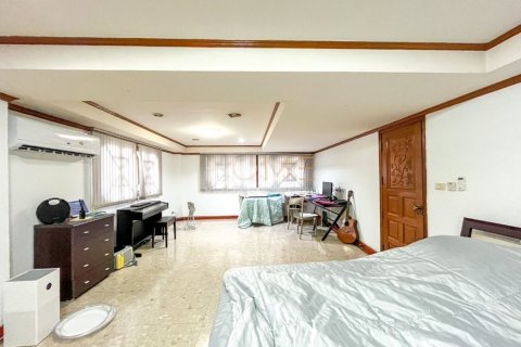 Land in Sathon, Bangkok, Thailand 1568 sq.m. № 163146 - photo 13