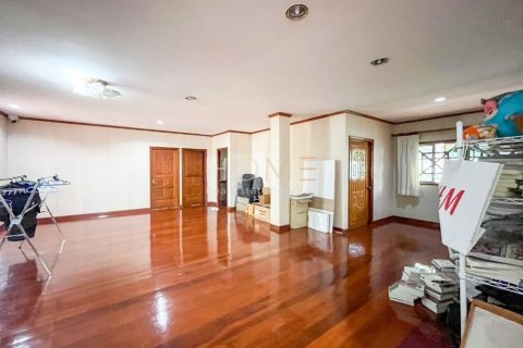 Land in Sathon, Bangkok, Thailand 1568 sq.m. № 163146 - photo 9