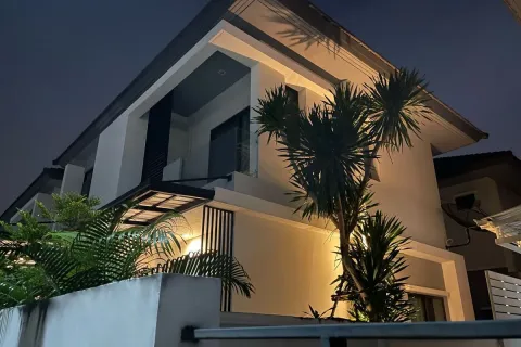 Condo à Saphan Sung, Bangkok, Thaïlande, 3 chambres № 163141