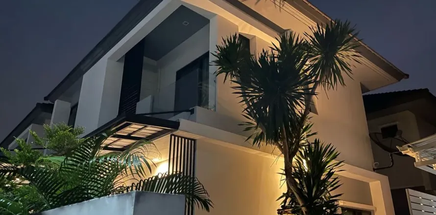 Condo à Saphan Sung, Bangkok, Thaïlande, 3 chambres  № 163141