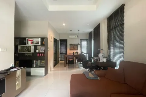 Condo à Saphan Sung, Bangkok, Thaïlande, 3 chambres  № 163141 - photo 4