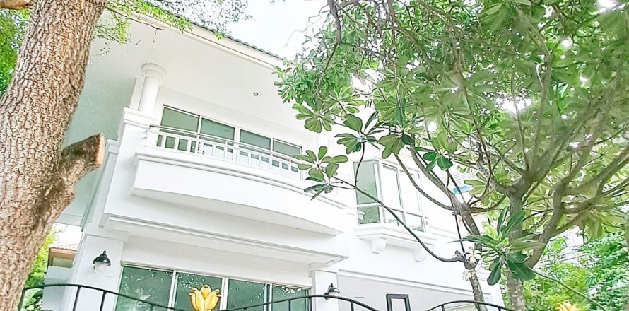 Дом в Банг Кхене, Бангкок, Таиланд с 3 спальнями  № 139231