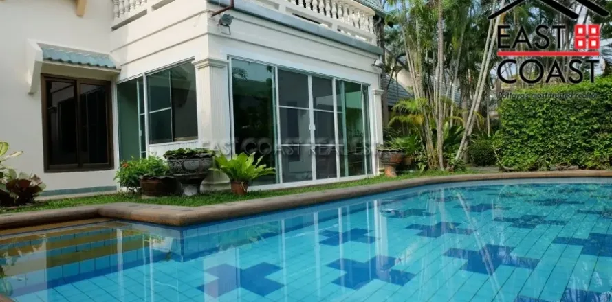 Casa de 3 dormitorios en Pattaya, Tailandia № 213535