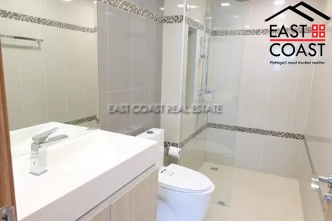 Condominio de 2 dormitorios en Jomtien Beach, Pattaya, Tailandia № 213532 - foto 20