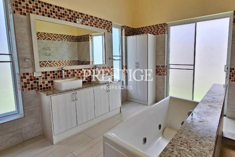 House in Pattaya, Thailand 5 bedrooms № 198589 - photo 16