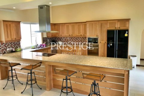 House in Pattaya, Thailand 5 bedrooms № 198589 - photo 7