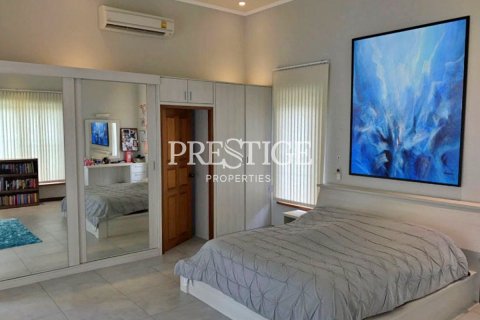 House in Pattaya, Thailand 5 bedrooms № 198589 - photo 12