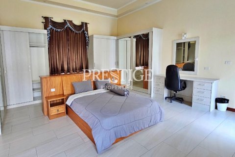 House in Pattaya, Thailand 5 bedrooms № 198589 - photo 9