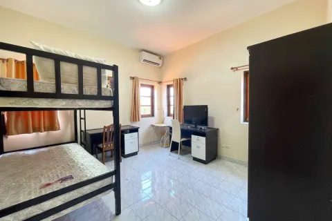 Chalet de 4 dormitorios en Pattaya, Tailandia № 210604 - foto 4