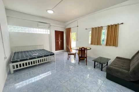 Chalet de 4 dormitorios en Pattaya, Tailandia № 210604 - foto 14