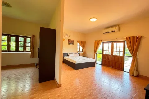 Chalet de 4 dormitorios en Pattaya, Tailandia № 210604 - foto 2