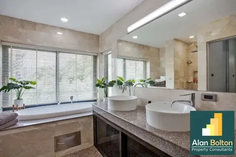 House in Pattaya, Thailand 5 bedrooms № 210607 - photo 7