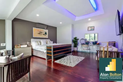 House in Pattaya, Thailand 5 bedrooms № 210607 - photo 12