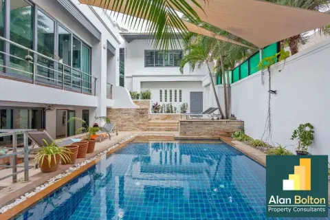 House in Pattaya, Thailand 5 bedrooms № 210607 - photo 11