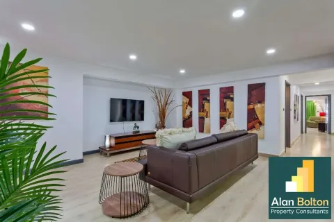 House in Pattaya, Thailand 5 bedrooms № 210607 - photo 2