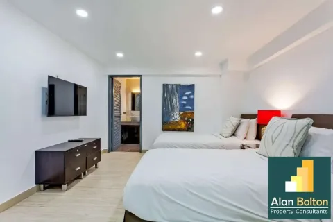 House in Pattaya, Thailand 5 bedrooms № 210607 - photo 15