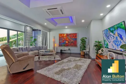 House in Pattaya, Thailand 5 bedrooms № 210607 - photo 8