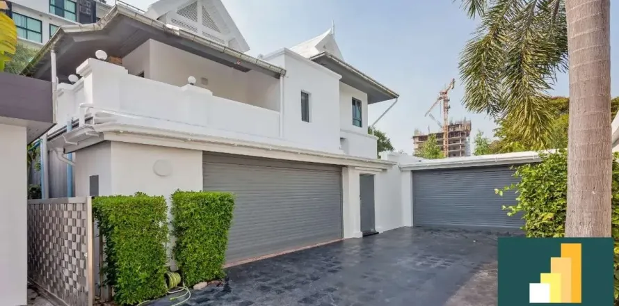 House in Pattaya, Thailand 5 bedrooms № 210607