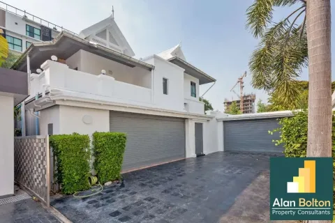 House in Pattaya, Thailand 5 bedrooms № 210607 - photo 10