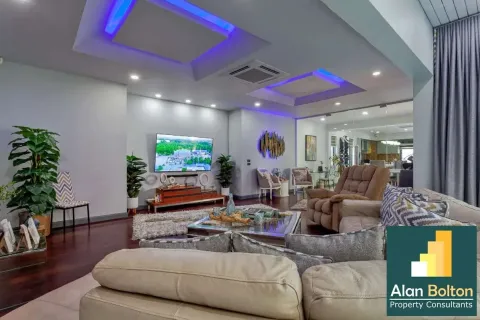 House in Pattaya, Thailand 5 bedrooms № 210607 - photo 6
