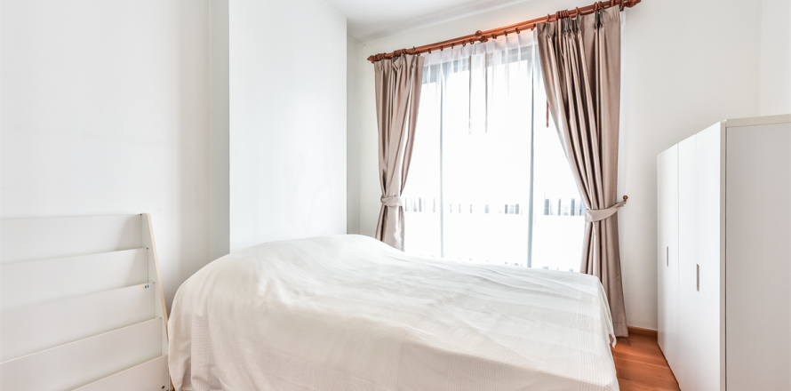 Condo in Bangkok, Thailand, 2 bedrooms  № 199793