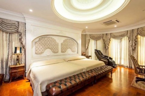 Villa in Din Daeng, Bangkok, Thailand 5 bedrooms № 142851 - photo 2