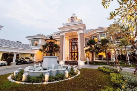 Villa in Din Daeng, Bangkok, Thailand 5 bedrooms № 142851 - photo 10