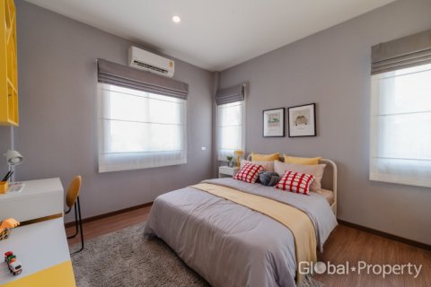 House in Rayong, Thailand 4 bedrooms № 135340 - photo 18