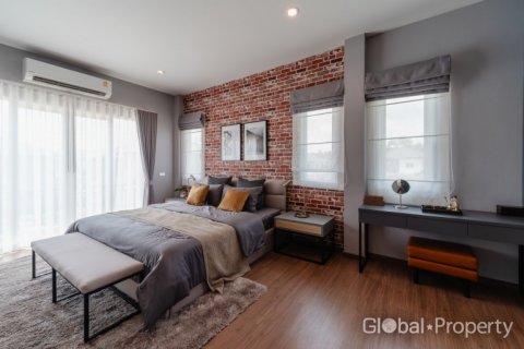 House in Rayong, Thailand 4 bedrooms № 135340 - photo 14