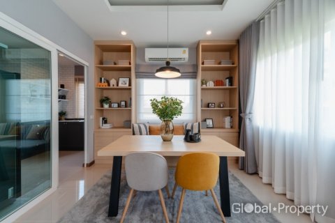 House in Rayong, Thailand 4 bedrooms № 135340 - photo 7