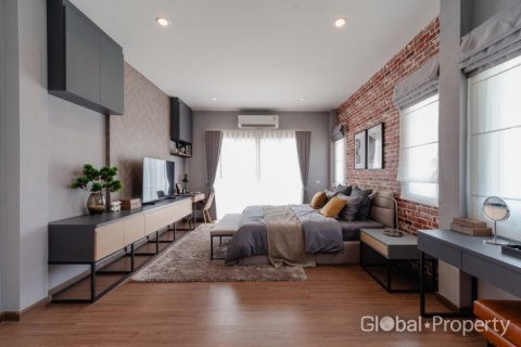 House in Rayong, Thailand 4 bedrooms № 135340 - photo 13