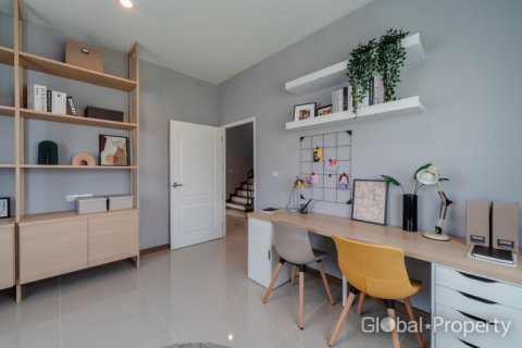 House in Rayong, Thailand 4 bedrooms № 135340 - photo 10