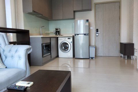 Студия в кондо в Клонг Тоэй, Бангкок, Таиланд № 152250 - фото 2