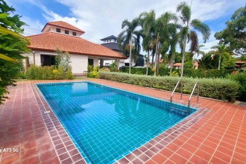 House in Pattaya, Thailand 3 bedrooms № 152477 - photo 1